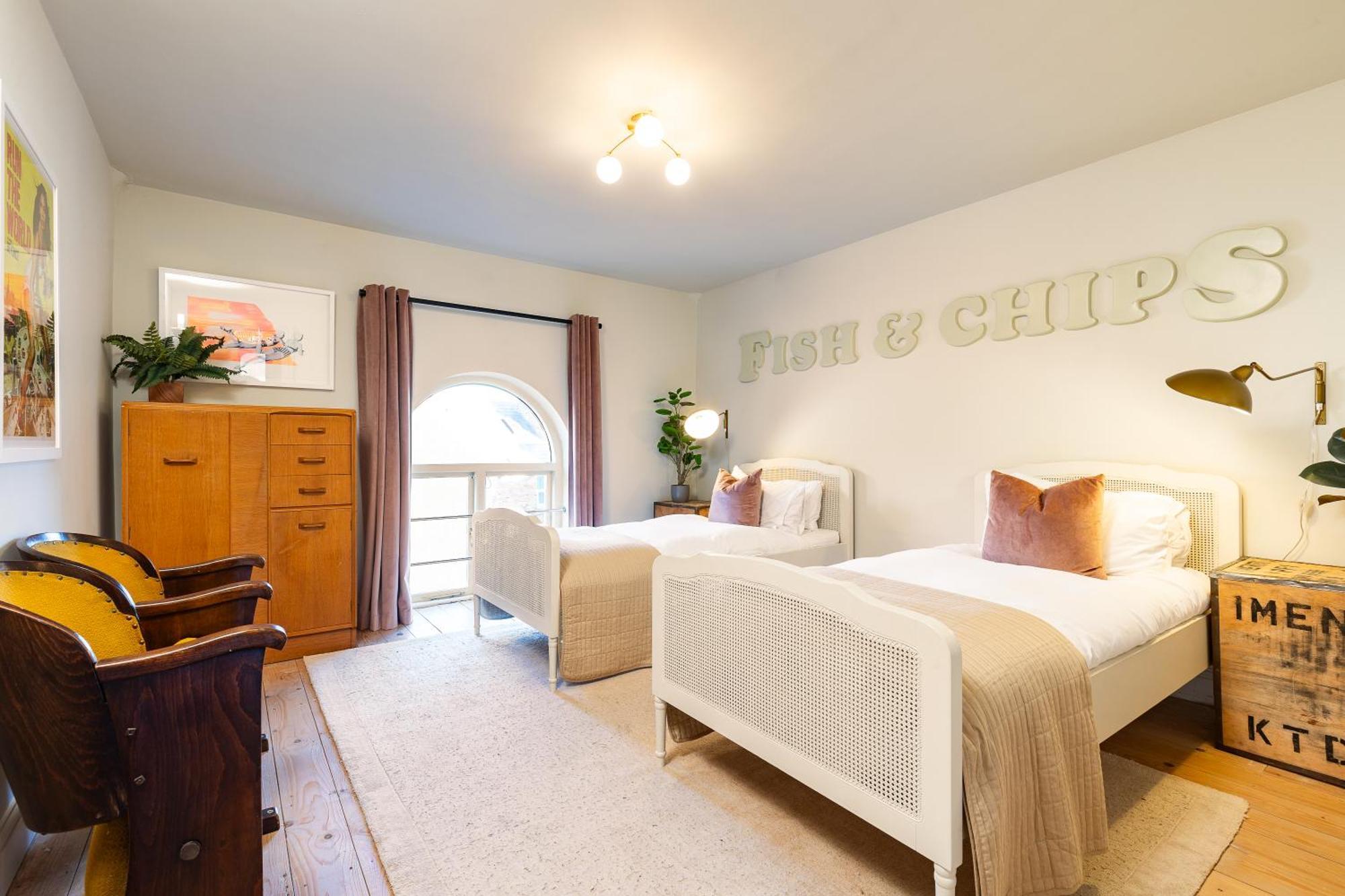 Stylish Seaside Home With King Beds And Parking Scarborough Exterior photo
